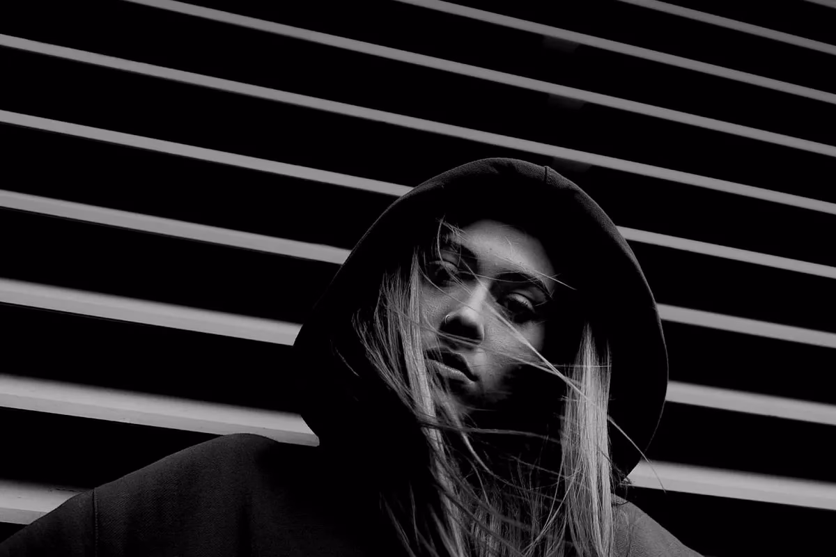 How to take high contrast black and white photos?