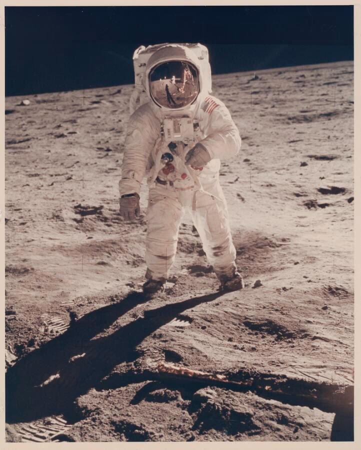 Hvem opdagede Månen?