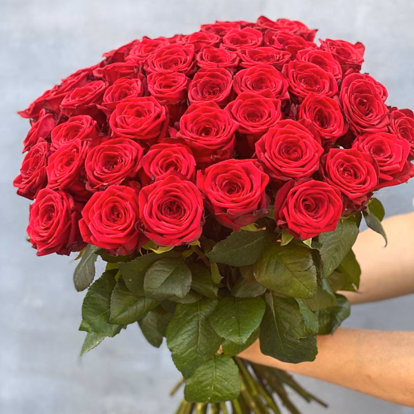 Hvad er røde roser et symbol på?