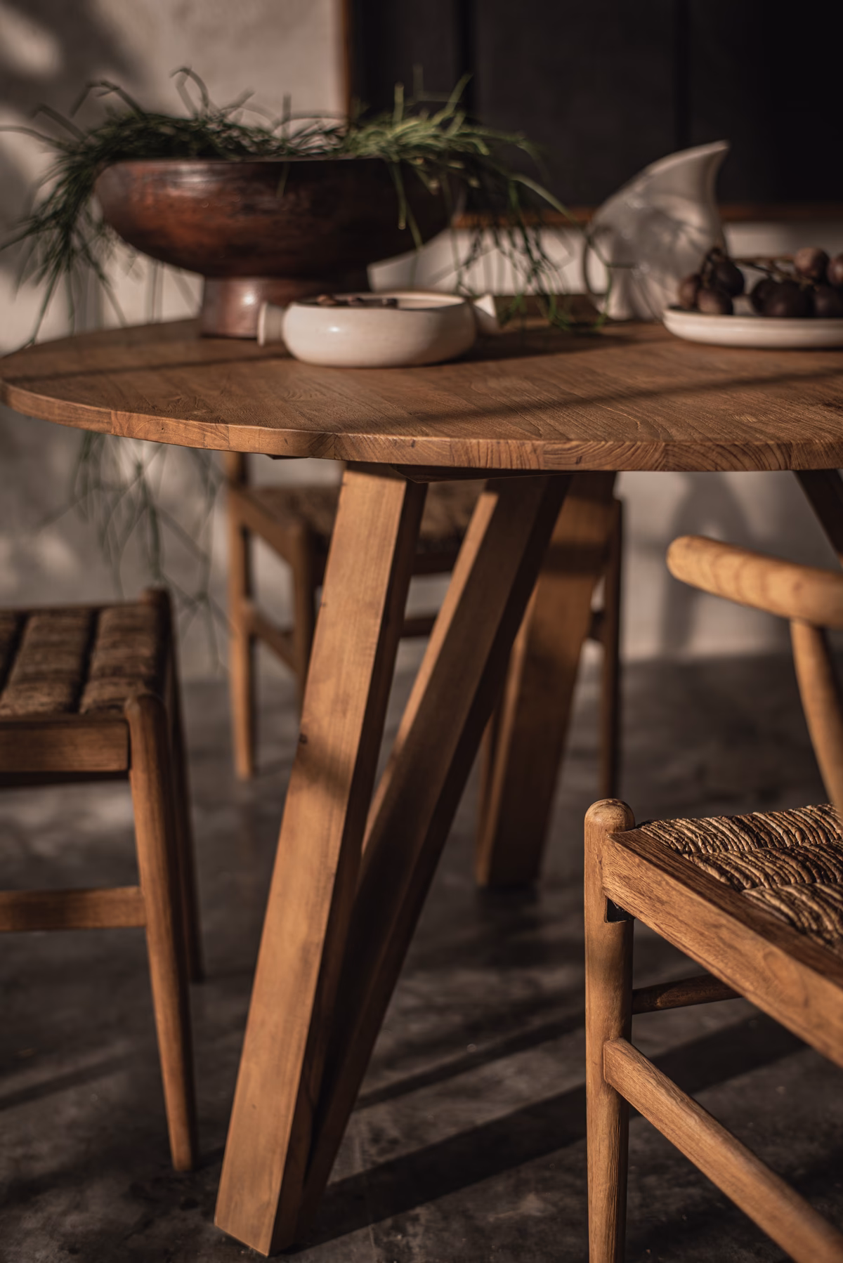 Hvor langt er et spisebord til 10 personer?