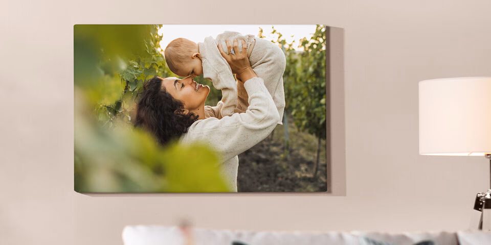 Hoe plak je foto's op de muur zonder schade?