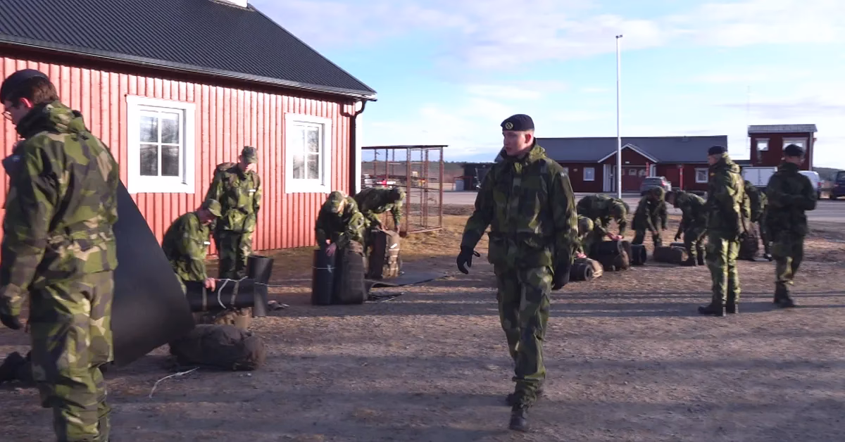 När lades Jägarskolan i Kiruna ner?
