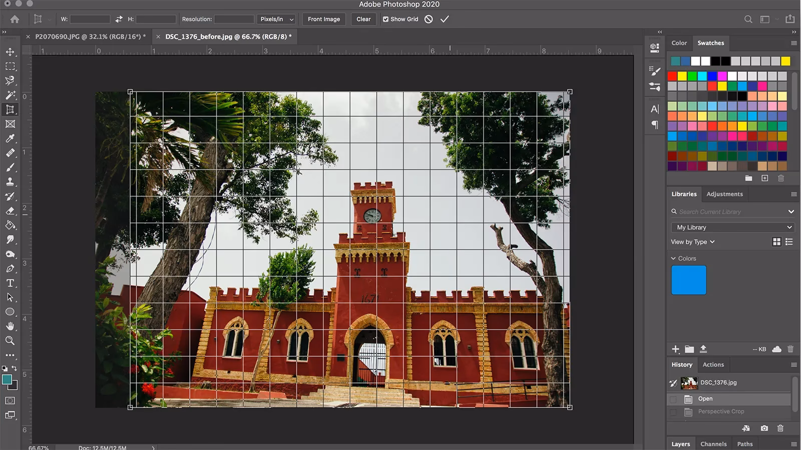How to straighten perspective in Photoshop?