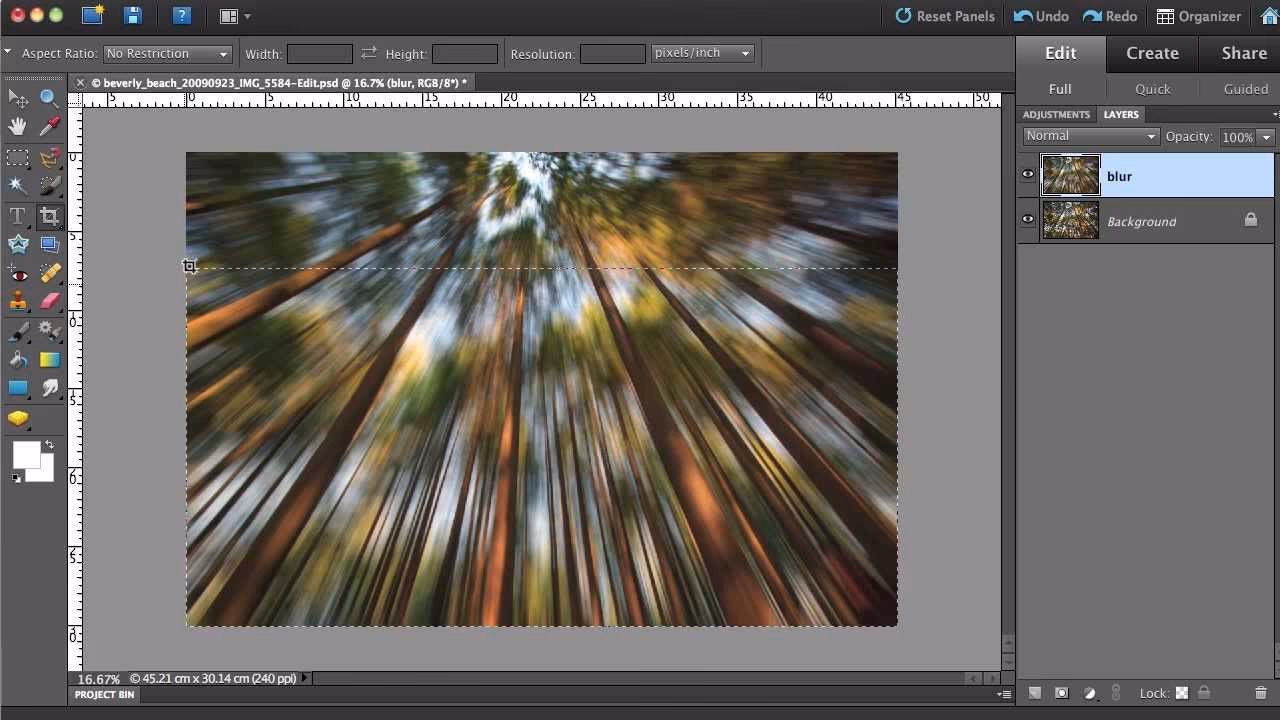 How do you blur zoom in Photoshop?